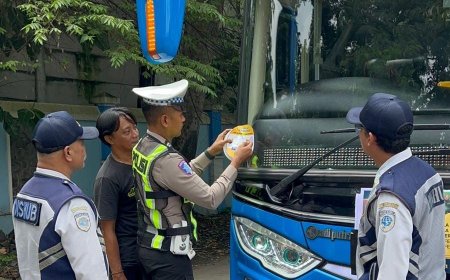 Polres Mojokerto Kota Lakukan Ramp Check Angkutan Umum di Operasi Keselamatan Semeru 2026