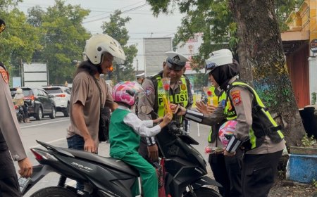 Polres Ponorogo Beri Penghargaan Pengendara Tertib