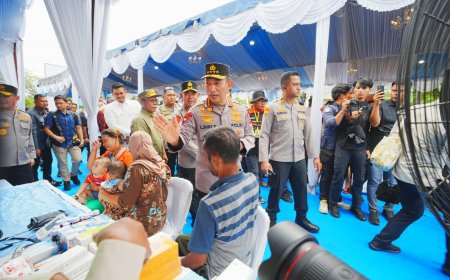Kapolri Bersama DPR RI Kawal Distribusi Bantuan ke Tapteng
