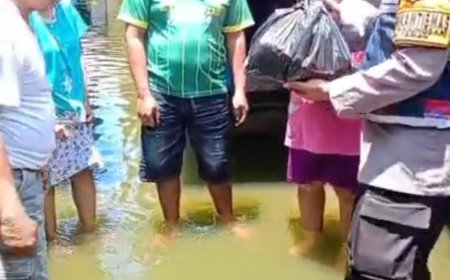 Polresta Sidoarjo Salurkan Bantuan Sembako Untuk Warga Terdampak Banjir di Dusun Dodokan   