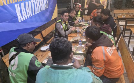 Polresta Sidoarjo dan Komunitas Ojol Sahur On The Road Perkuat Sinergitas Kamtibmas