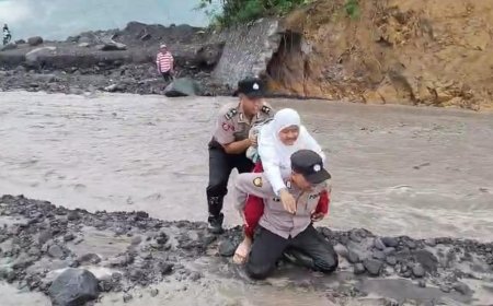 Momen Haru, Polisi Lumajang Selamatkan Siswa SD dari Lahar Dingin