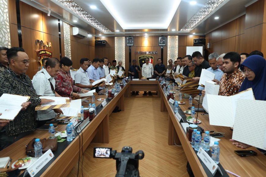 Satgas Saber Polda Jatim Teken Komitmen Jamin Stabilitas Harga dan Mutu Jelang Ramadan