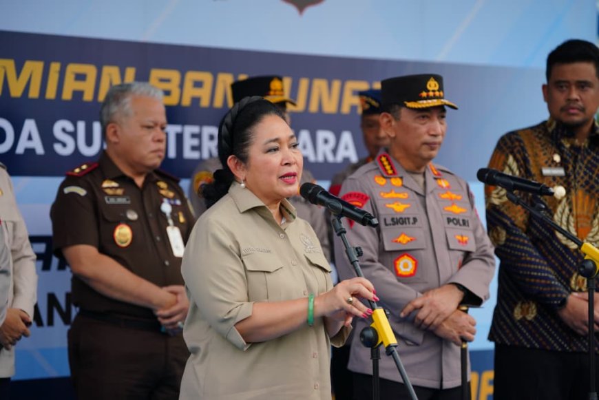 Hadiri Pelepasan 22 Kontainer Bantuan Kemanusiaan Korban Bencana Sumatra, Ketua Komisi IV DPR RI Apresiasi Polri   