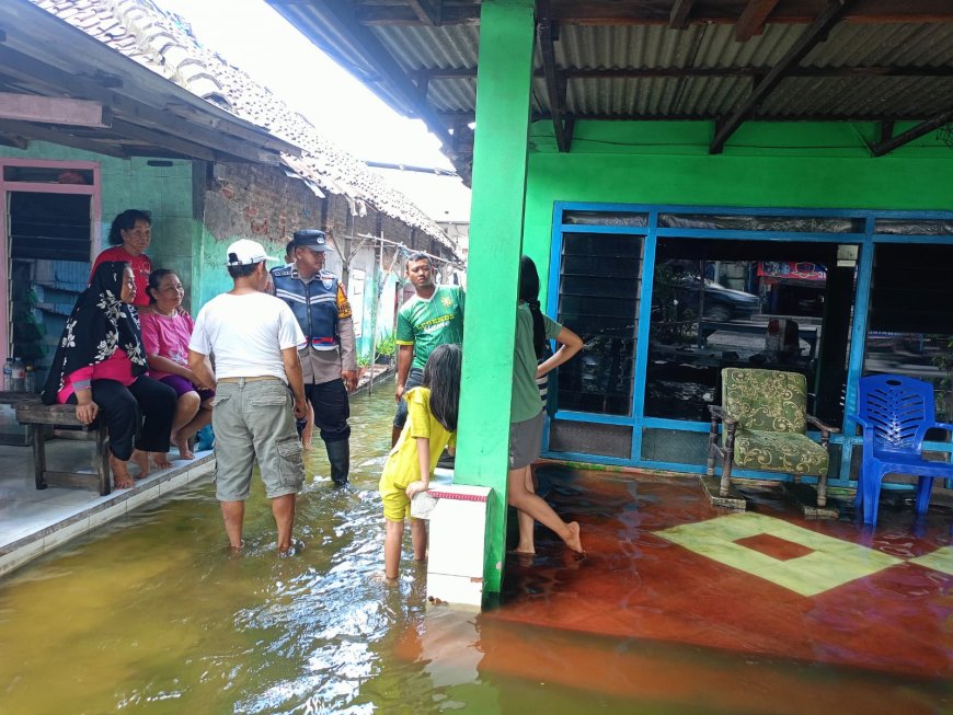 Wujud Kepedulian, Polresta Sidoarjo Bantu Korban Banjir