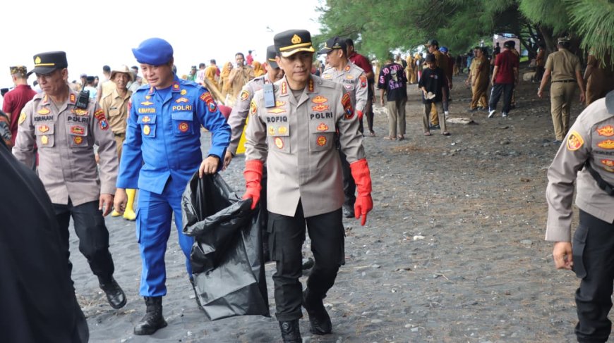 Polresta Banyuwangi Wujudkan Wisata Aman dan Resik Melalui Gerakan Banyuwangi Asri   