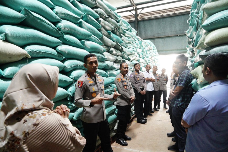Kapolres Ponorogo Pastikan Keamanan dan Ketersediaan Pangan di Gudang Bulog Cukup   