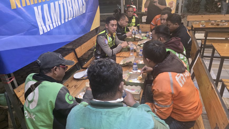 Polresta Sidoarjo dan Komunitas Ojol Sahur On The Road Perkuat Sinergitas Kamtibmas