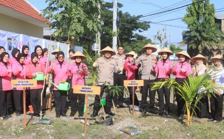 Polres Probolinggo Tanam Pohon untuk Pulihkan Lahan Kritis Aksi Nyata Polres Probolinggo Hijaukan Lingkungan