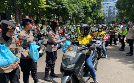 Polda Metro Jaya Gelar Bakti Sosial untuk Pengemudi Ojol