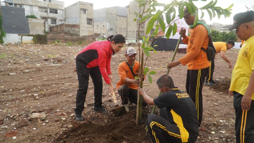 Hijaukan Koblen, Bhayangkari Polrestabes Surabaya Bergerak