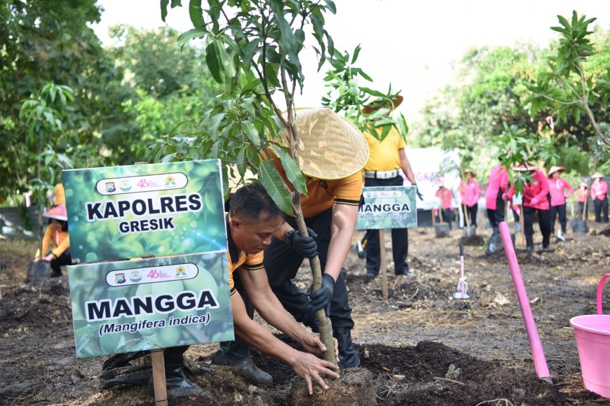 Polres Gresik dan Bhayangkari Kompak Jaga Kelestarian Lingkungan